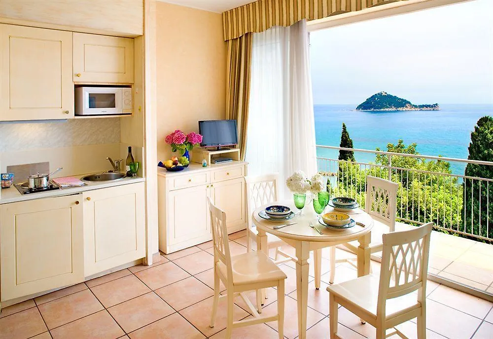 Parco Vacanze Monti E Mare Alassio Apartamento