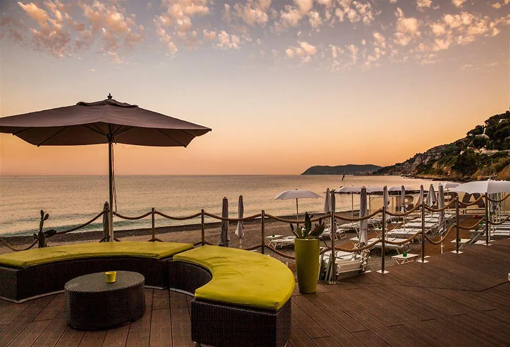 Parco Vacanze Monti E Mare Alassio 0*,
