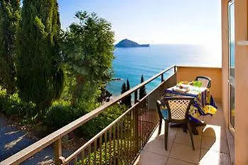 Parco Vacanze Monti E Mare Alassio Apartamento